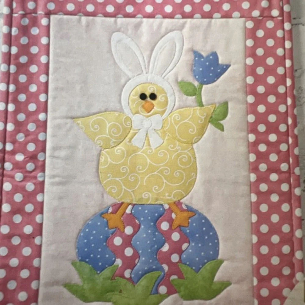 Annie's Holiday Quilters Club Cute As A Bunny Wall‎ Hanging W/ Fabric Material